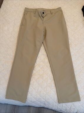 Banana Republic Men's Chinos in Light Khaki